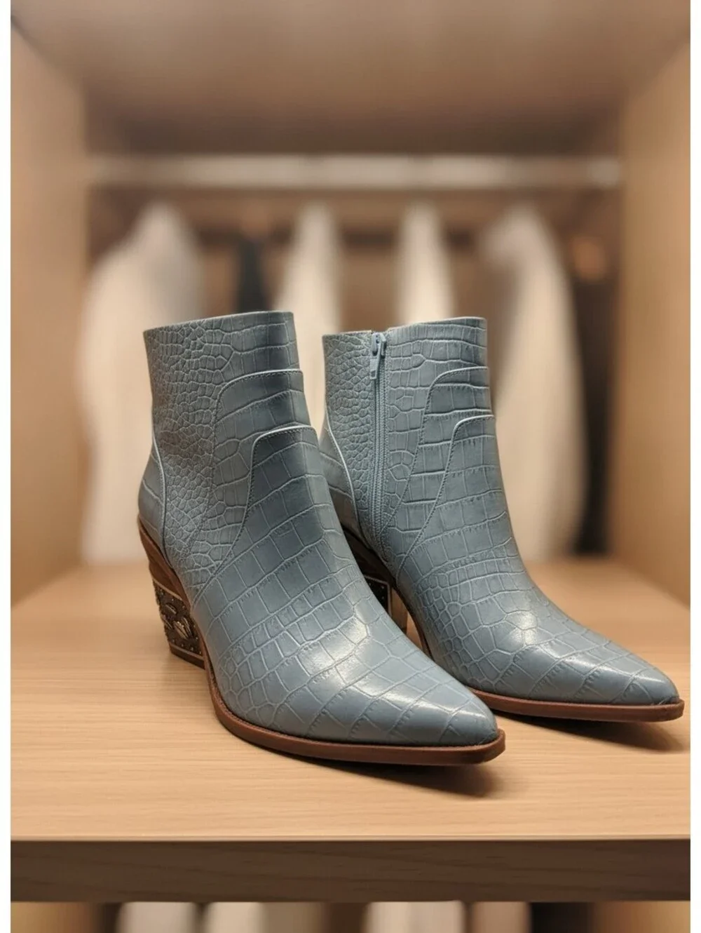 Gianni Bini Light Blue Croc Embossed Leather Ankle Booties 7.5M New No Box